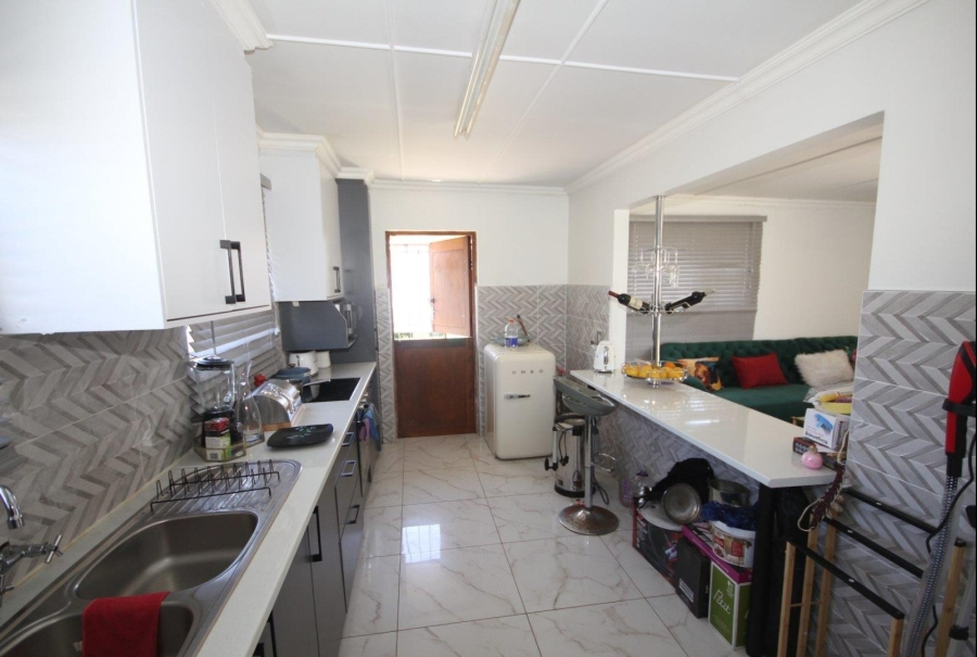 4 Bedroom Property for Sale in Sunnyridge Eastern Cape